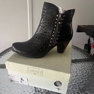 New - Spring Step L'Artiste Emese Bootie - Black Leather